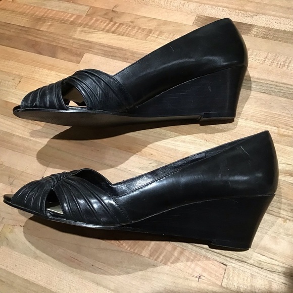 Steve Madden “Banks” peep toe wedge heel. 9.5 - Picture 3 of 8